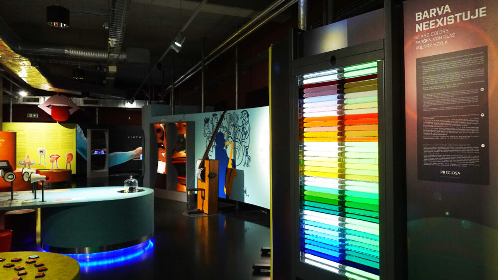 Šesté zastavení Křišťálové stezky vás tak trochu oslím můstkem převede v expozici Smysly do sféry vnímání barev. Dozvíte se, že barvy vlastně neexistují.