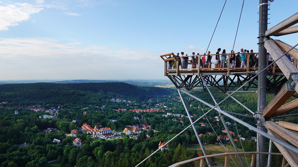 Świeradów-Zdrój, městečko na polské straně Jizerských hor. Pohled z atrakce Sky Walk.