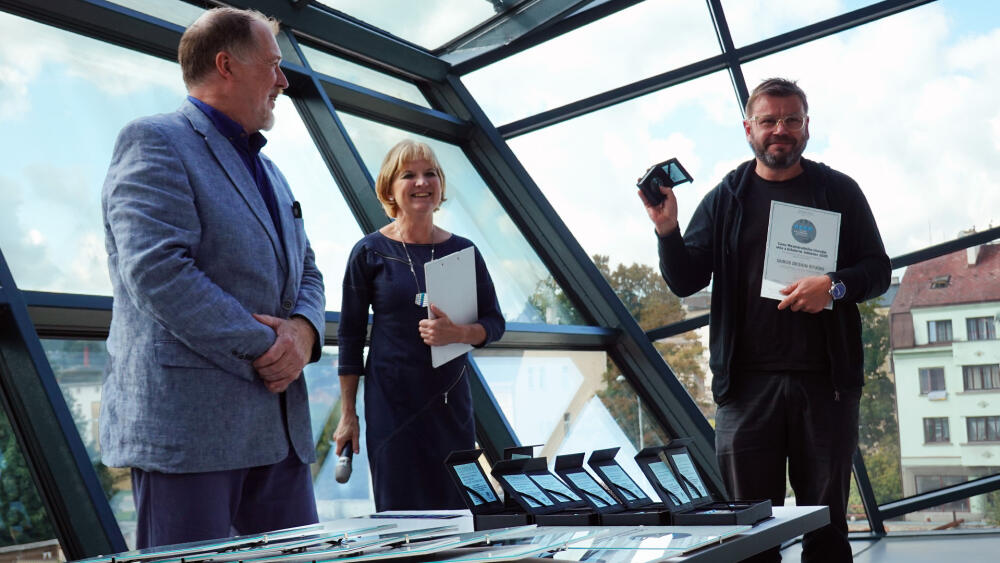 QUBUS DESIGN STUDIO, Praha. Cenu převzal osobně designer a majitel studia Jakub Berdych Karpelis.