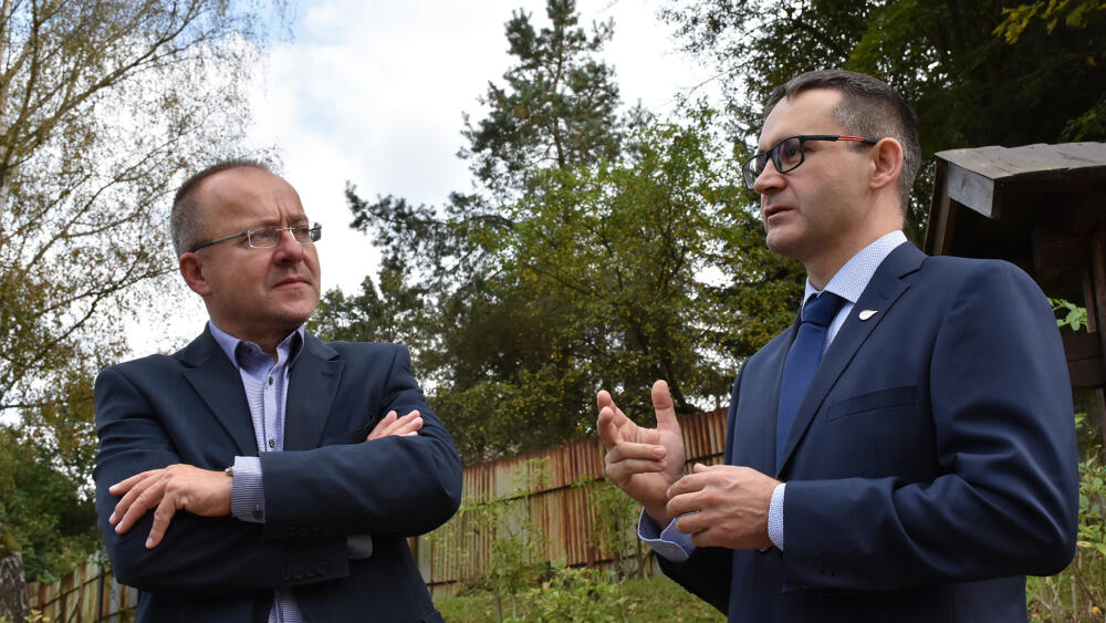 Hydrolog Tomáš Vylita (vlevo) a Jan Vokurka, jednatel firmy Kitl.