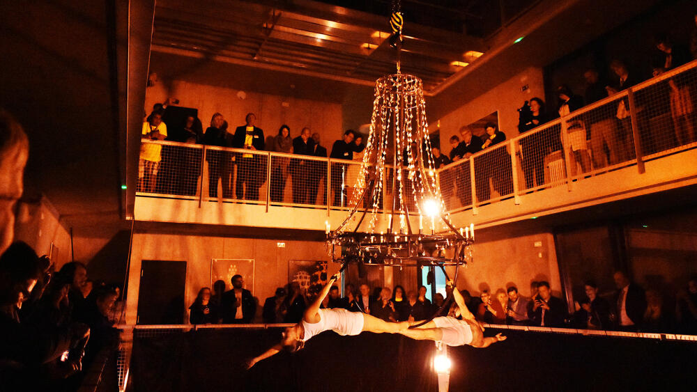 Černý dům, vystoupení Losers Cirque Company.