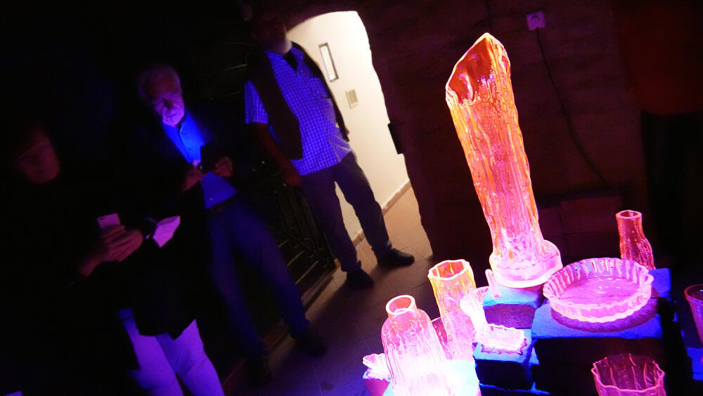 Světélkující kolekci Underground Jana Salanského si můžete na výstavě ve Sklářském muzeu Nový Bor prohlédnout až do konce ledna příštího roku. 