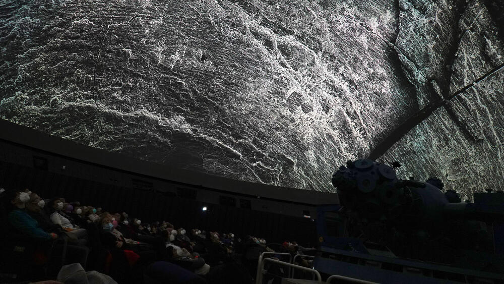 Projekt Radikální kompromis vznikl ve spolupráci Daniela Červenky, Signal Production a Planetum (Planetárium Praha).