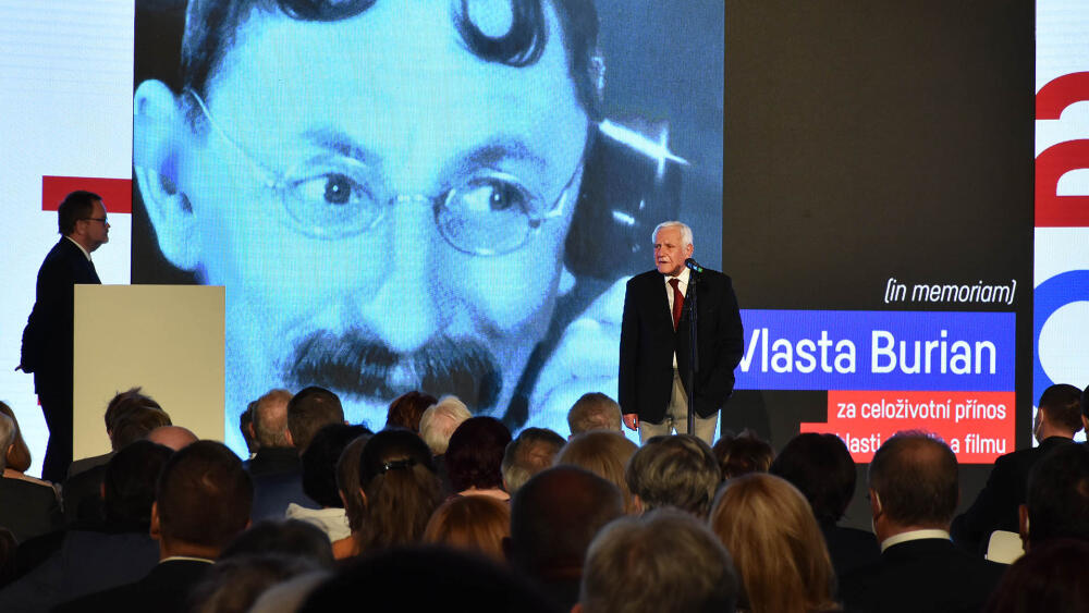 Vlastu Buriana představil Jan Šolc, uznávaný vysokoškolský pedagog, občanský aktivista a bývalý politik.