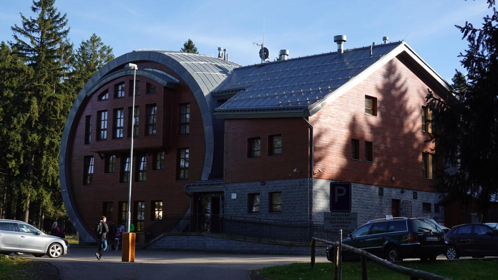 Nový obří „sud“ na Javorníku je hlavně ze skla a betonu.