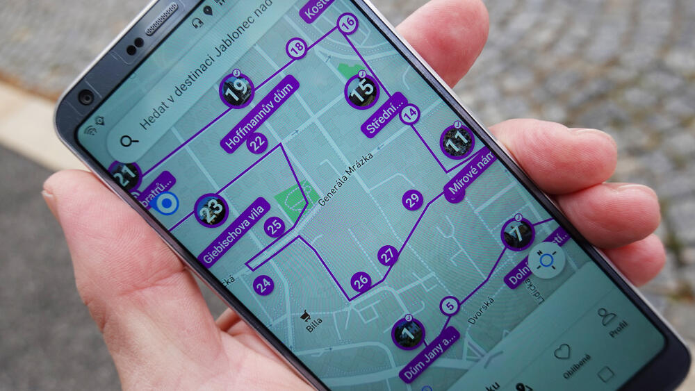 Mapa navštívených míst se plní. U kroužků opatřených fotkou se objevuje „najk“, plochy kroužků ostatních navštívených míst zbělají.