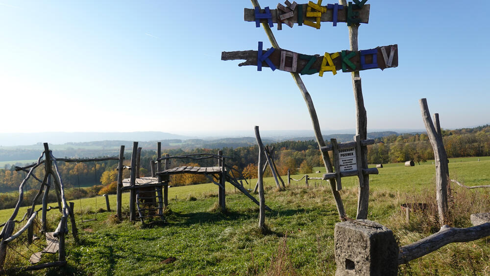 Netradiční soukromě vybudovaný dětský koutek „Hřiště Kozákov“.