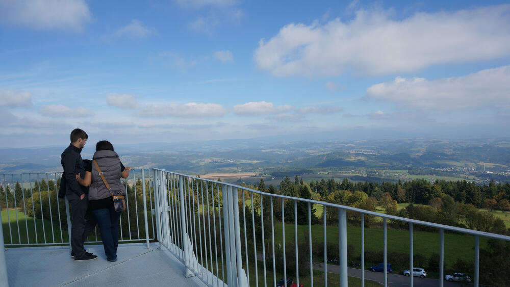 Vyhlídková plošina pro veřejnost je ve výšce 24 m, vzhůru vede 124 schodů.