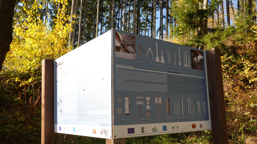 Další panely kozákovské geologické expozice.