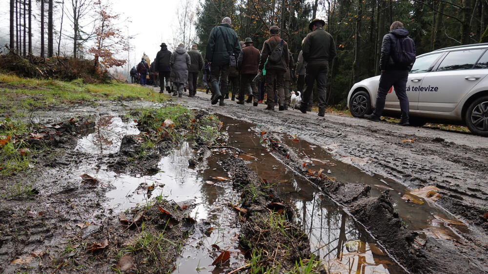 Místo srazu v praxi demonstrovalo, že technikou zhutnělá půda se rozhodně jako houba lačná po vodě nechová.