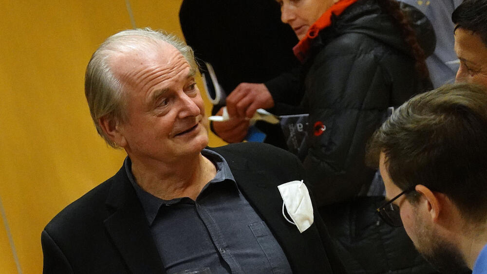 Radim Kousal mezi přáteli.