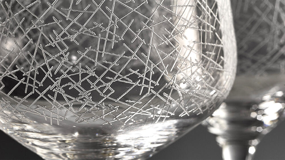 Detail setu Frost designera Petra Řeháka. (Foto převzato z katalogu firmy Crystalex.)