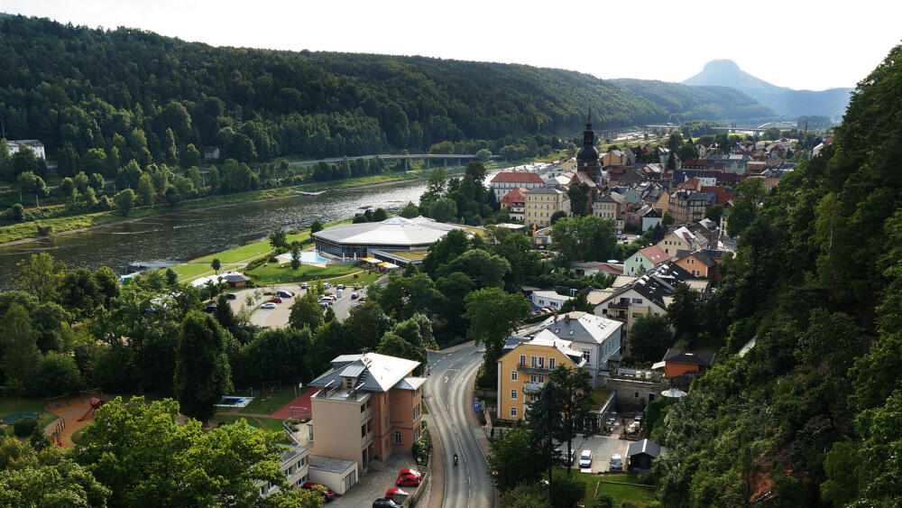 Centrum Bad Schandau z vyhlídkové plošiny výtahu.
