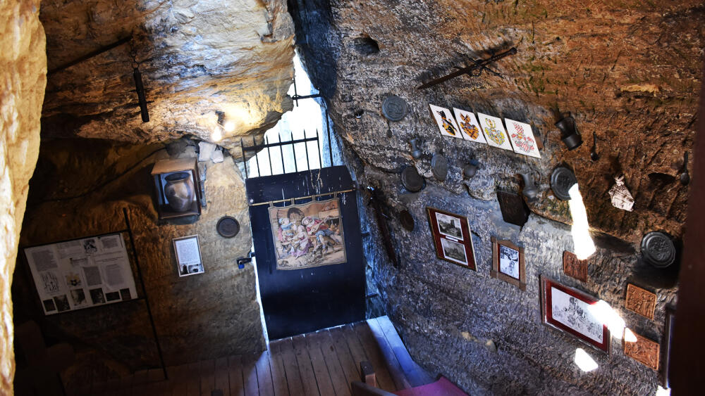 Navzdory tomu, že jde o zříceninu, má hrad vlastní expozici, navíc poměrně rozsáhlou.