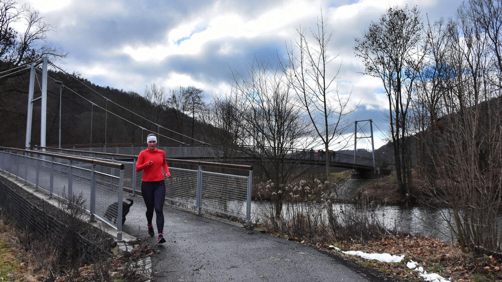 Na Malou Skálu také můžete vyrazit vlakem z Turnova a zpět dojít pěšky po Greenway Jizera.