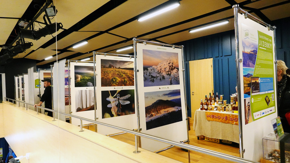 Součástí veletrhu byla i letos výstava nejlepších fotografií soutěže Zaostřeno na Jizerky.