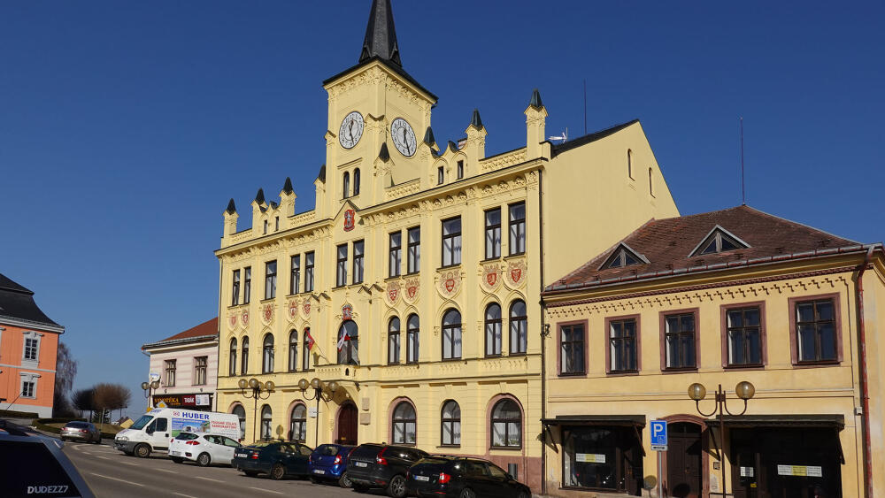 Svůj podíl na postupu Lomnice nad Popelkou do národního kola má nejen osazenstvo radnice, ale i budova jako taková. Péče o ni byla jednou z položek seznamu úspěchů..