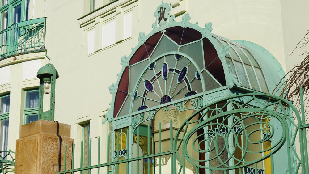 Bártova vila, detail vchodu.