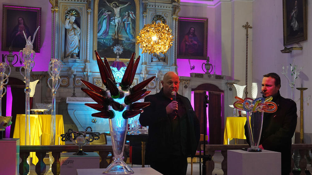 David Sobotka, kurátor výstavy (vpravo), a sklář Jiří Pačinek, vůdčí osobnost projektu Křišťálového chrámu. 