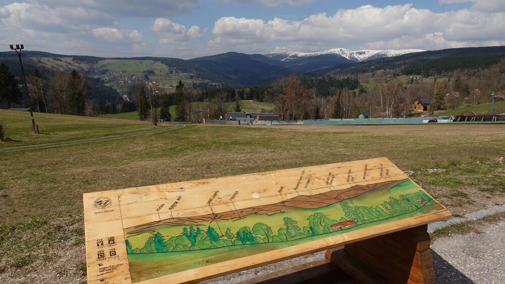Cesta Jana Buchara nabízí úchvatné pohledy na panorama Krkonoš.