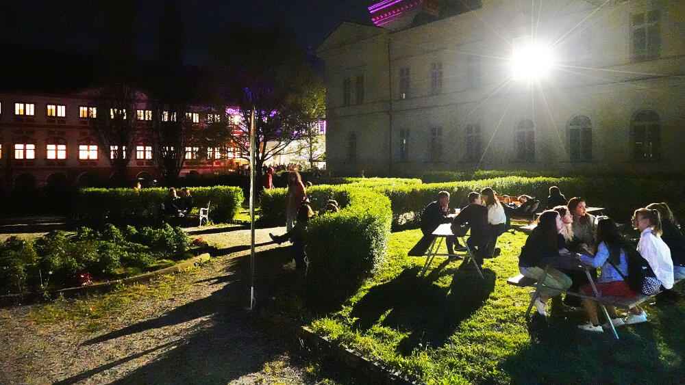 Doprovodný program festivalu běžel dlouho do noci.