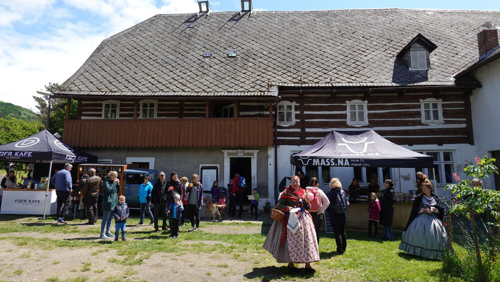 Bývalý hostinec, centrum festivalového dění.