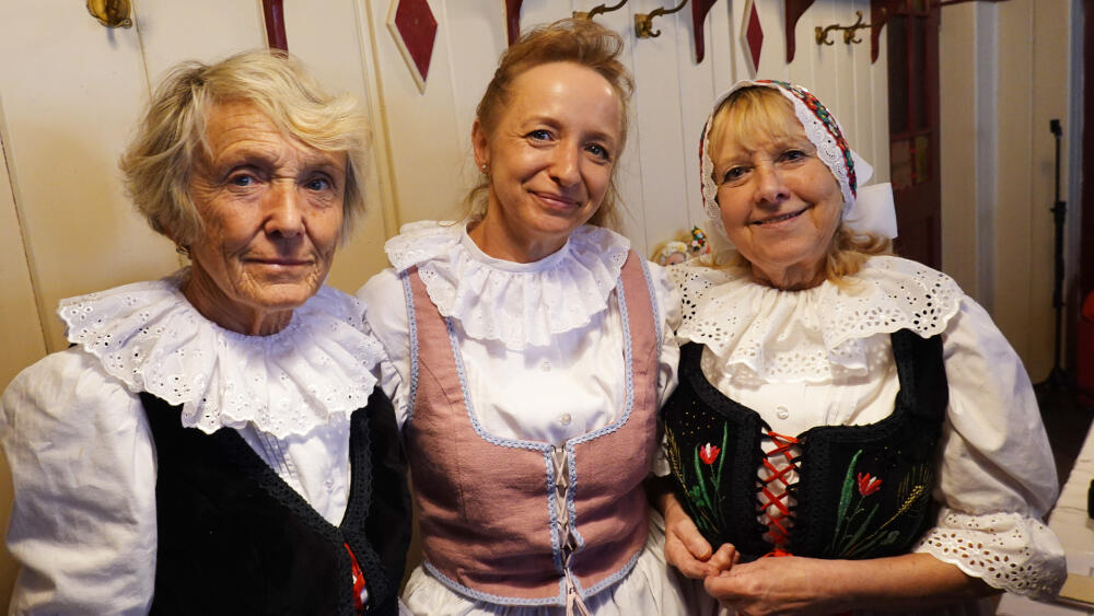 Z leva do prava: Jana Heršálková, Jitka Vaňková a Ivana Němečková, autorky panenek.