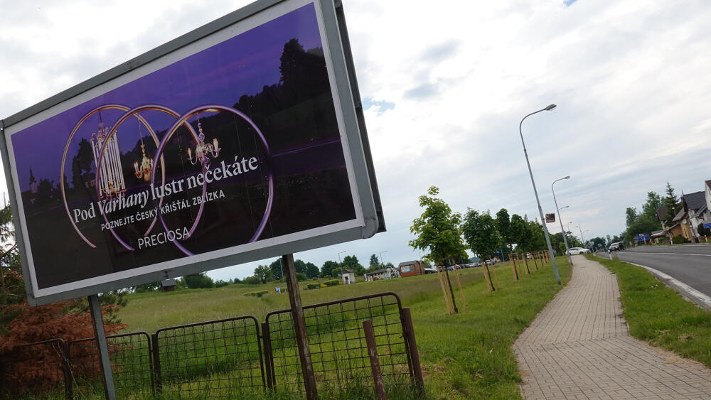 Preciosa nenechává nikoho na pochybách, že projíždíte krajem skla a křišťálových lustrů.