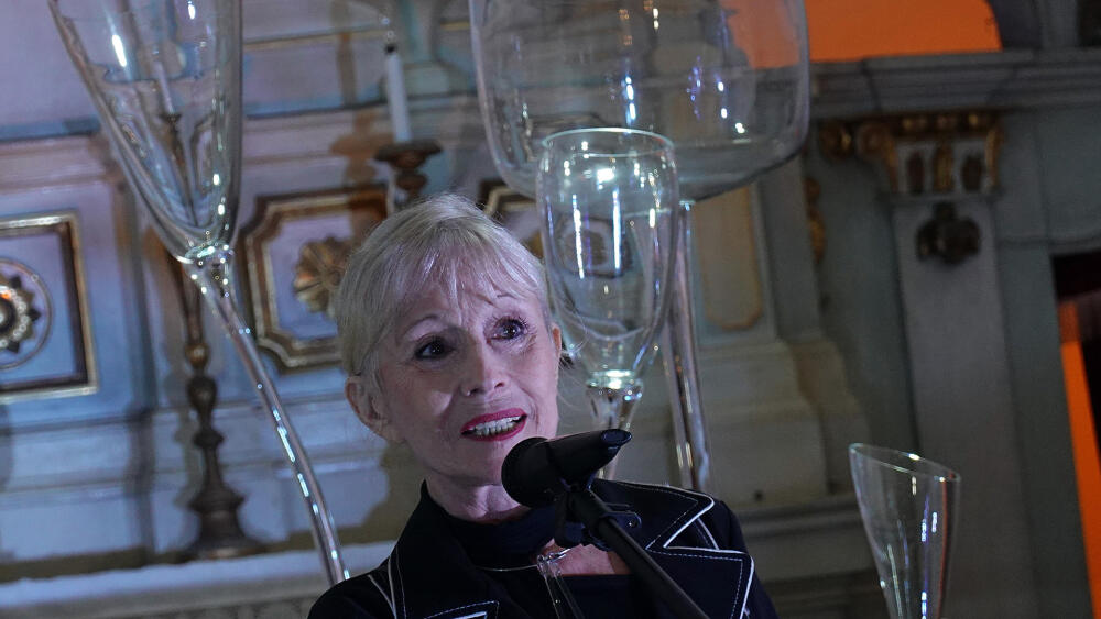 Exponáty pro obě výstavy zapůjčila dcera Michaela Lesařová.