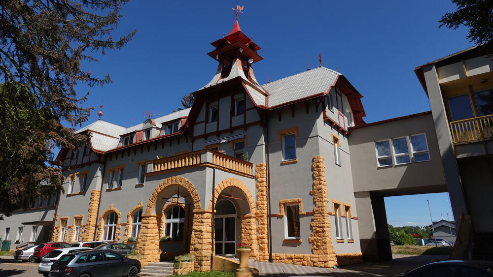 Bývalá léčebna dětské obrny, dnes bytový dům.