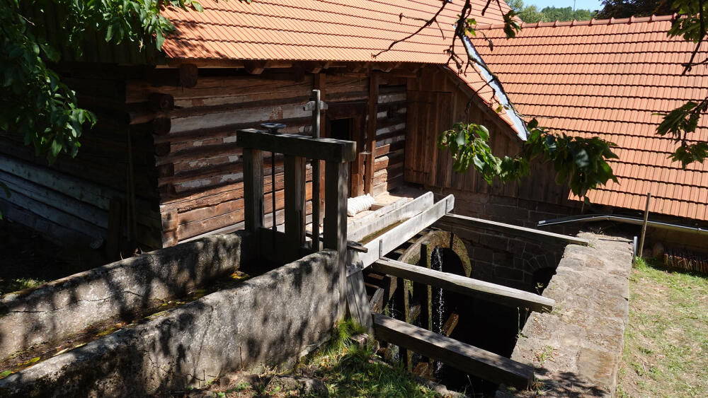 Náhon je schopný na kolo poslat proud až 80 litrů vody za vteřinu.