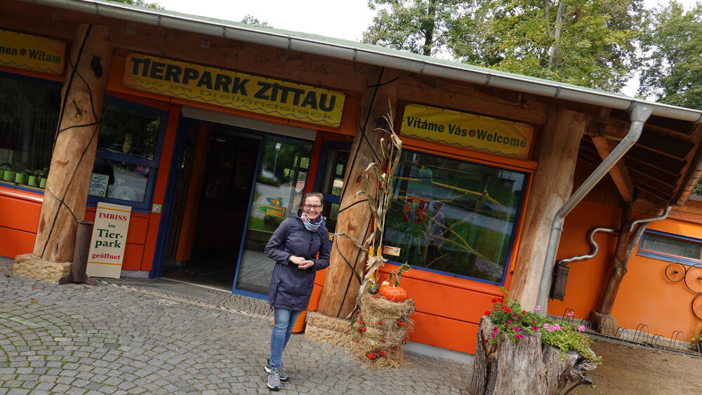 Vchod do ZOO je pracovištěm Češky Veroniky Kumpfe.