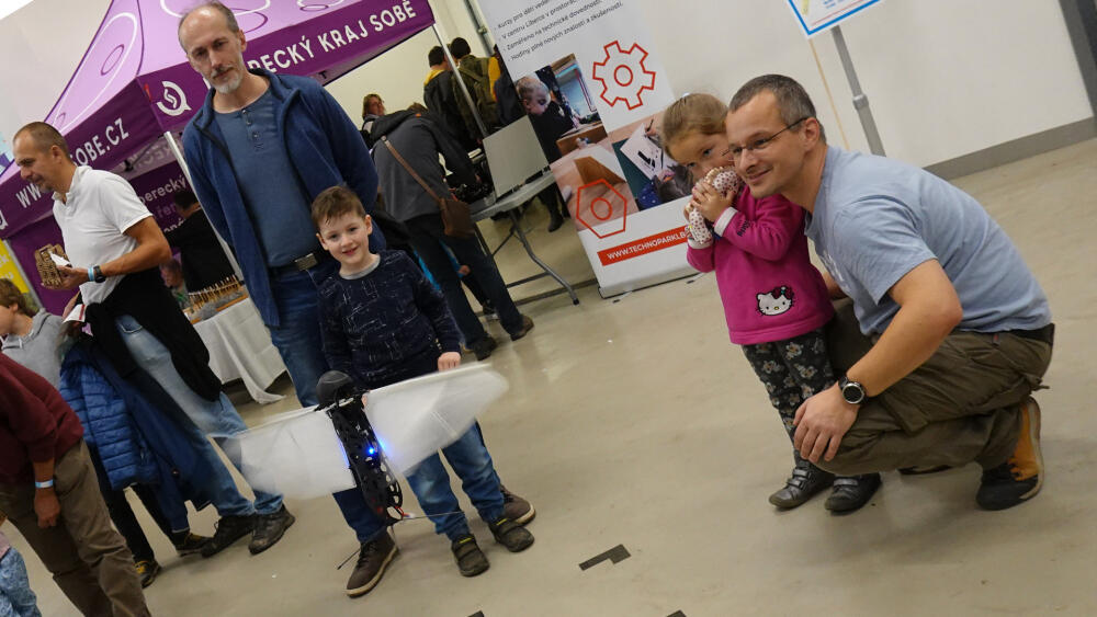 Hmyzí drony Matěje Karáska fascinují malé i velké kluky.