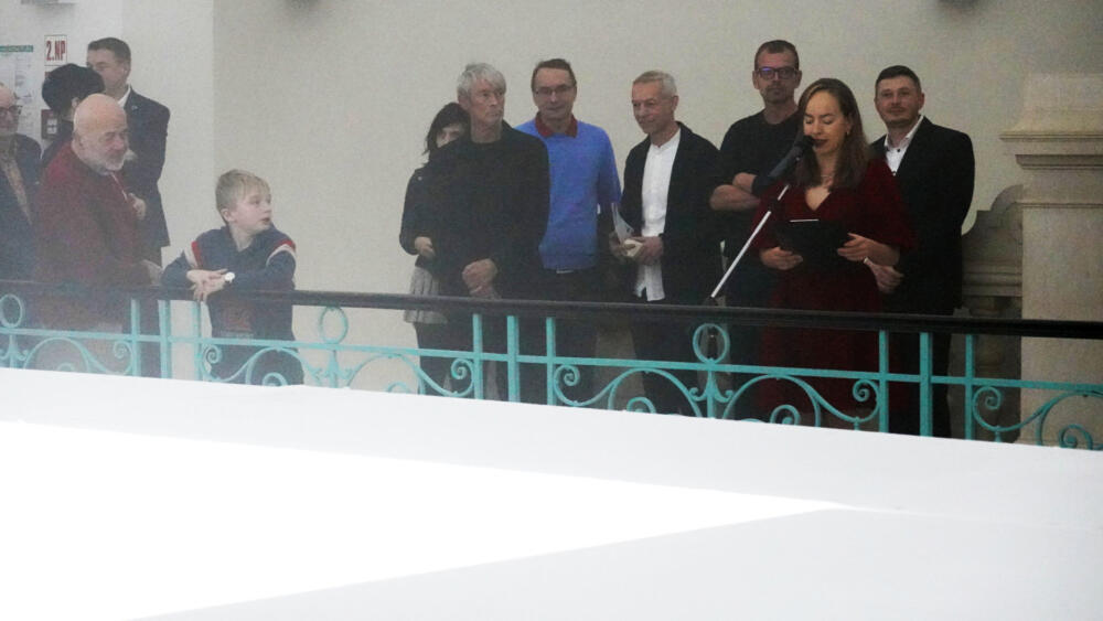 Slavnostní zahájení, hovoří Johana Kabíčková, kurátorka výstavy.