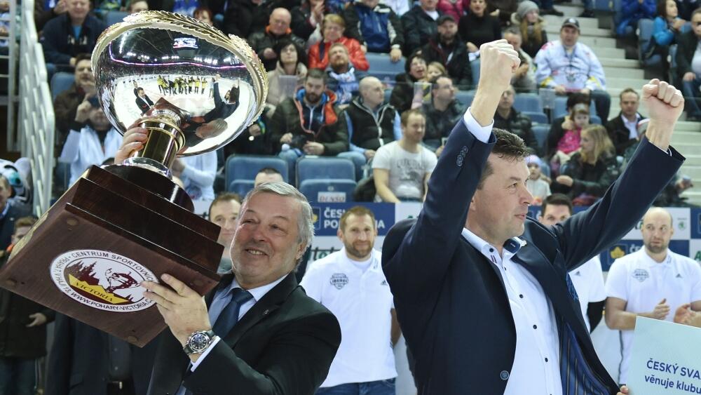 Rok 2016, Bílí Tygři vyhrávají finále extraligy. 