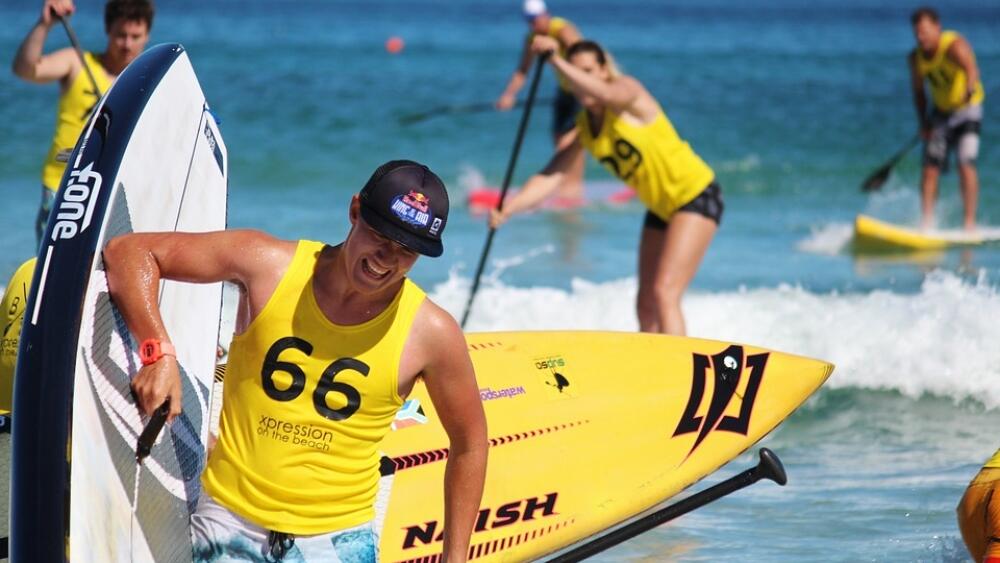 Jízda na paddle boardu, ilustrační foto