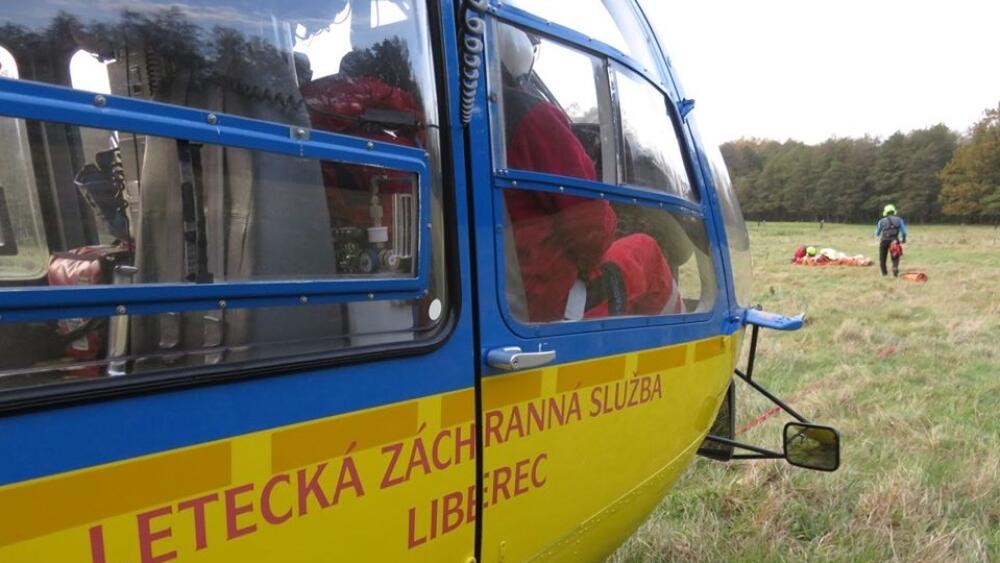 Foto z finále záchranné akce, kdy pana Klose odvezl vrtulník do nemocnice:  FB ZZS