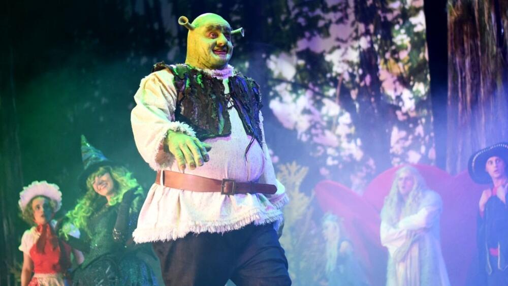 Shrek na pódiu.