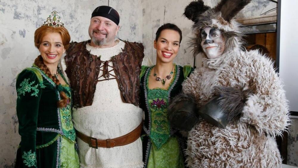 Umělci v polocivilu...