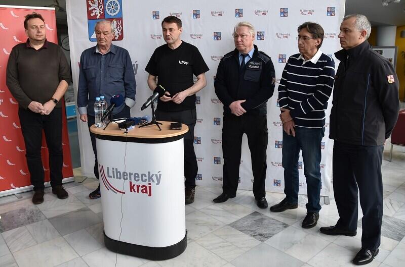 Tisková konference po jednání Krizového štábu LK. Foto: LK