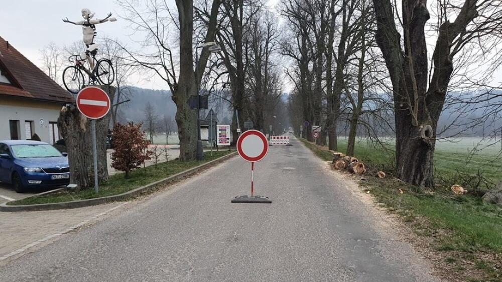 Jedna dobře umístěná značka a je po výletě. Foto: LK
