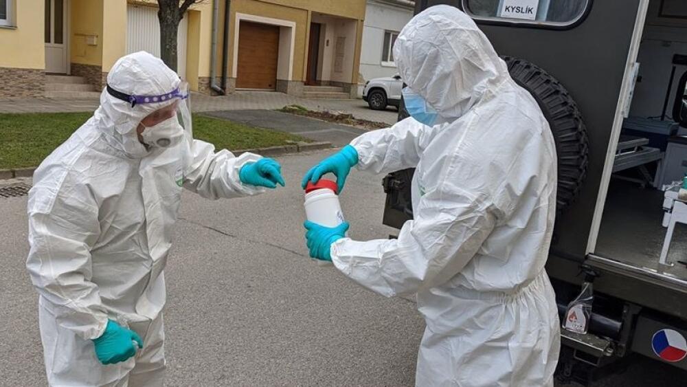 Tomu, co mají vojáci na sobě se, odjakživa říká atombordel. Název již zlidověl. Foto: FB AČR
