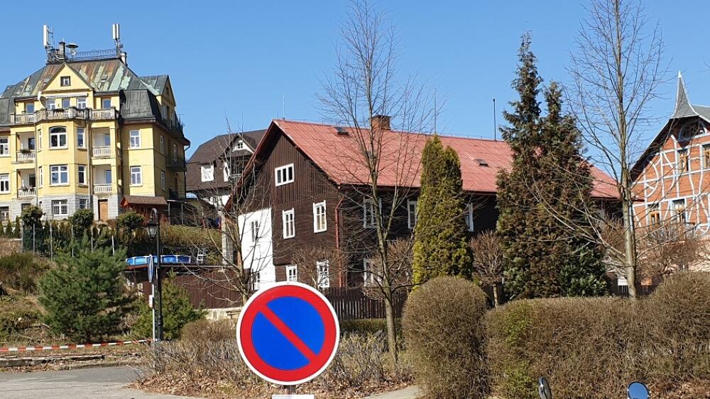 Hamr na Jezeře, pondělí kolem poledne.