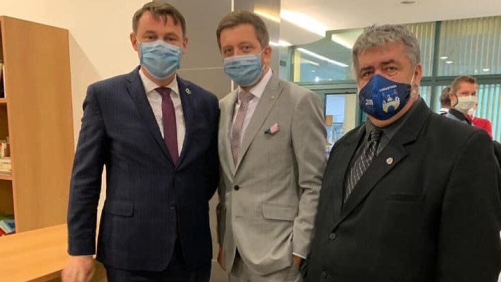 Hejtman Půta s předsedou STAN Vítem Rakušanem a senátorem za SLK Michaelem Canovem. Foto: FB V. Rakušana