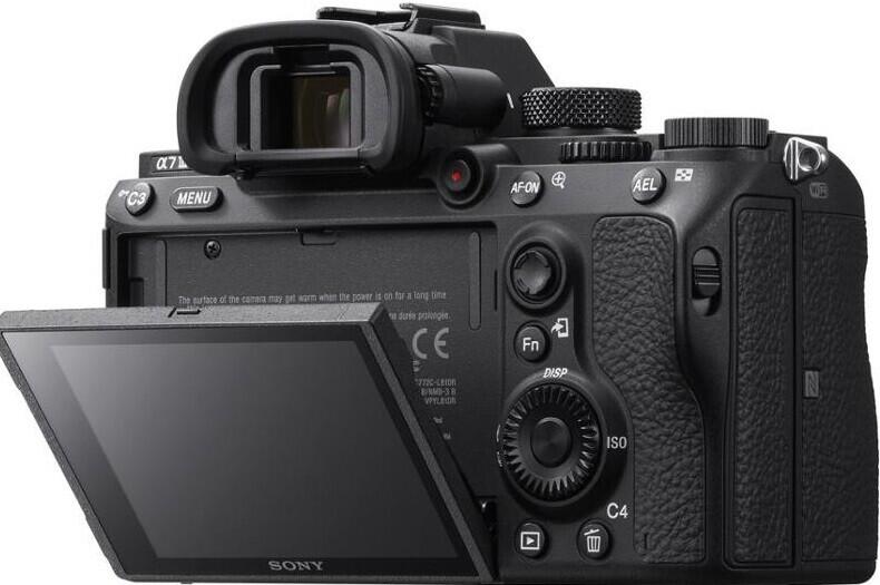 Fotí i točí. SONY A7 III + objektiv, ilustrační foto