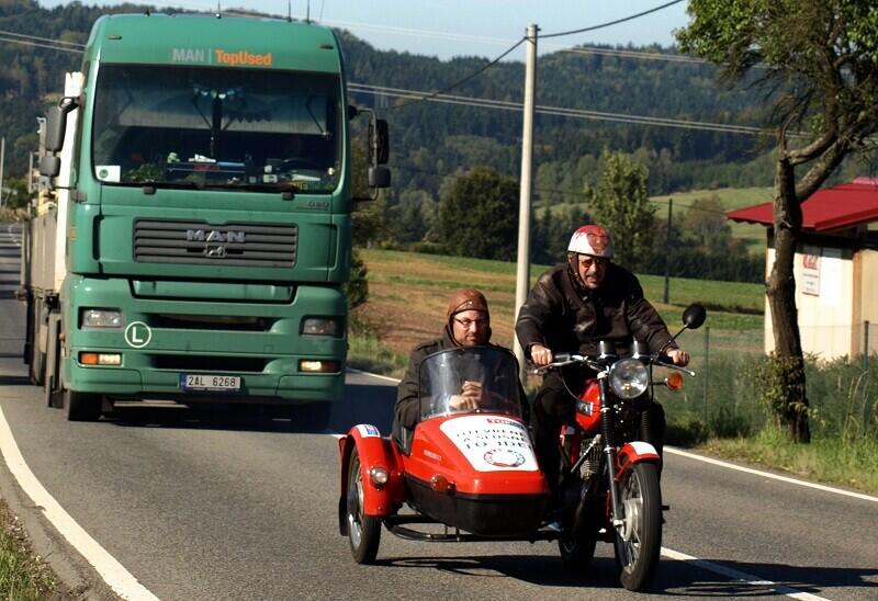 Archivní foto z doby, kdy J. Farský osedlával sajdkáru.