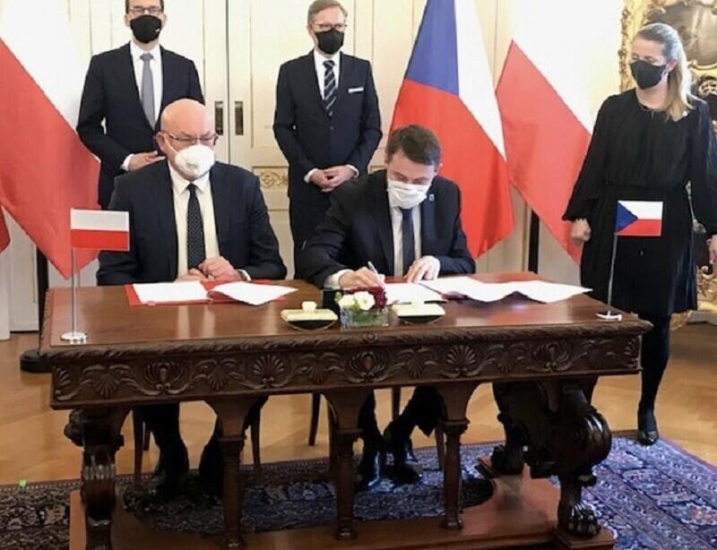 Hejtman Půta na twitteru: Dohoda nám přinese 35 mil. eur, které použijeme na nové zdroje vody, sledování kvality ovzduší, hluku, poklesu terénu a výši prašnosti na česko-polské hranici blízko dolu. 