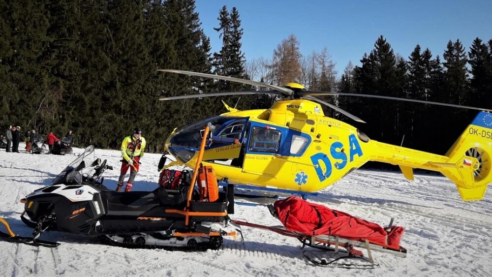 Ze zásahu u zraněného jezdce na sněžném skútru. Foto: FB Horská služba