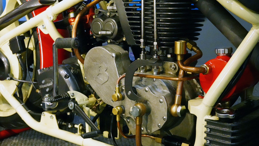 Böhmerland 21, detail motorové části.