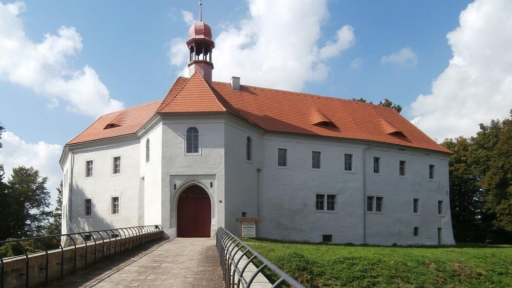 Nyní: Stráž pod Ralskem s obnovou vnějších fasád zámku Vartemberk. Foto: LK